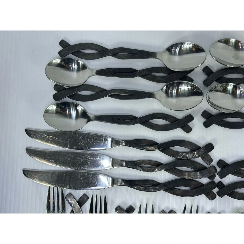 27 Retroneu SPAGHETTI 3 Dinner 5 Salad 8 Tablespoons 6 Teaspoons 5 Knives Flat